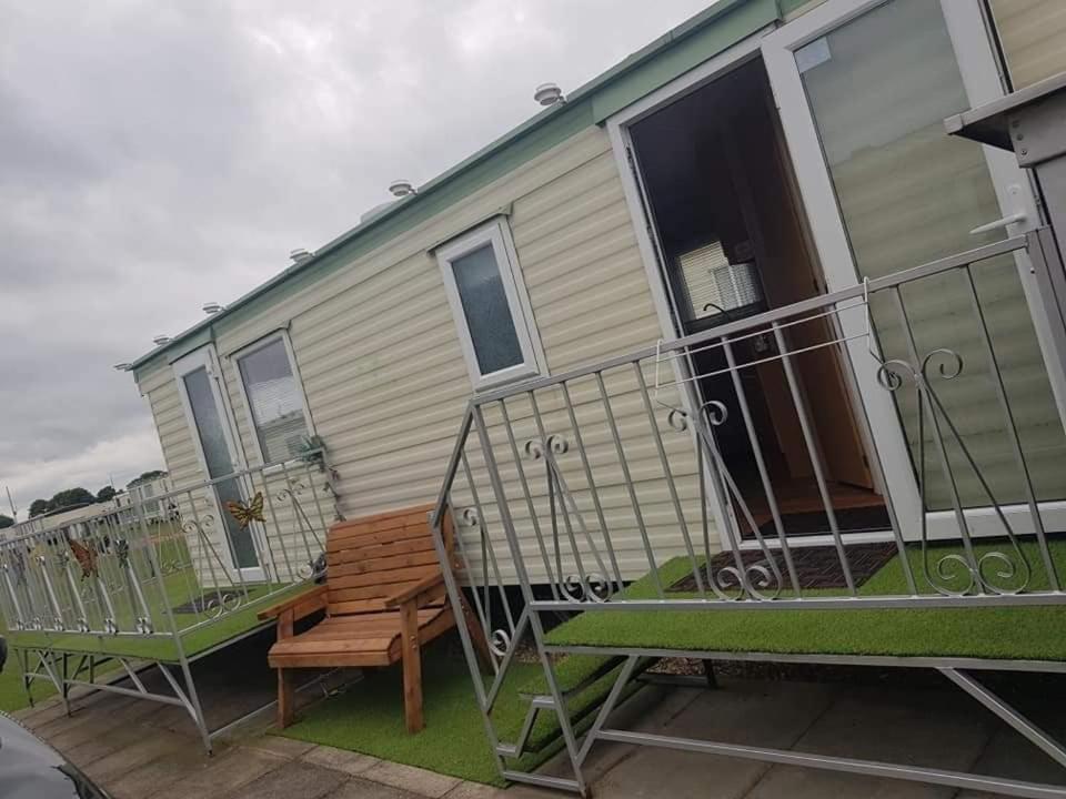 I 10 Caravan 4 Berth Chase Caravan Park 英戈尔德梅尔斯 外观 照片