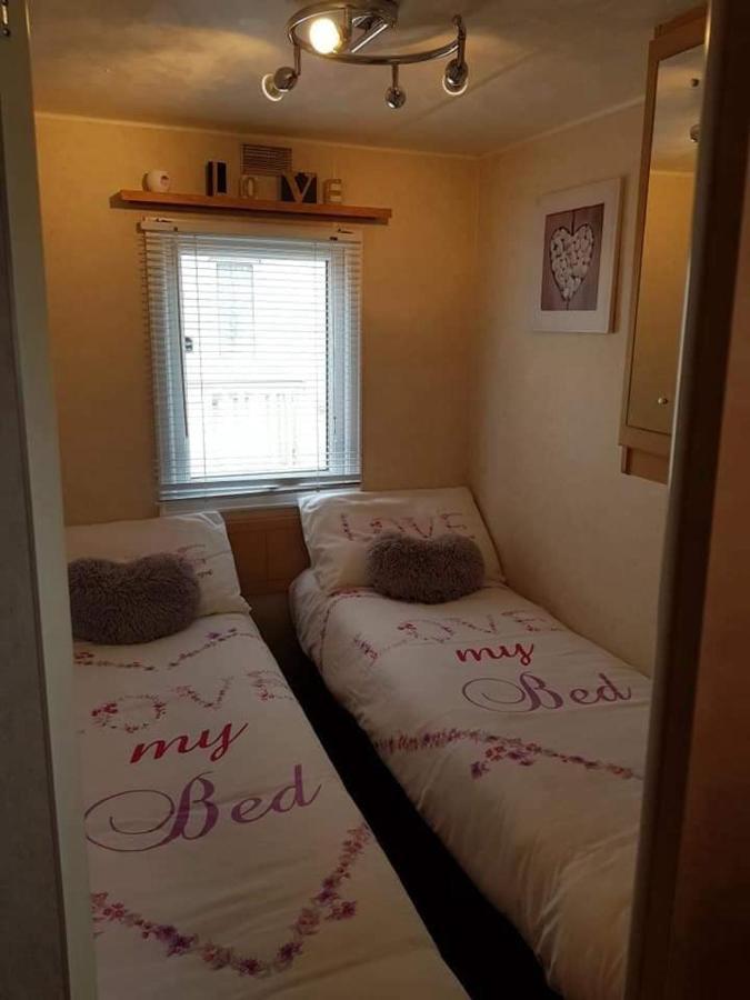 I 10 Caravan 4 Berth Chase Caravan Park 英戈尔德梅尔斯 外观 照片